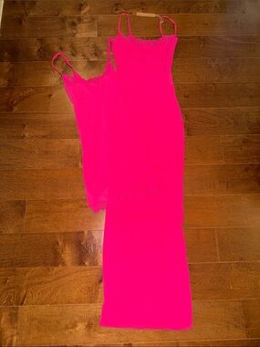 SKIMS FITS EVERYBODY LACE DRESS, LONG SLIP DRESS NEON ROSE XS